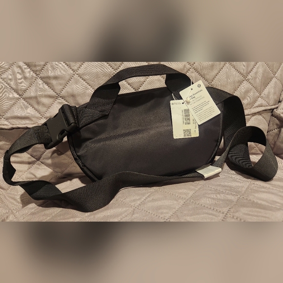Lululemon allday belt bag 2.5L - Picture 2 of 2